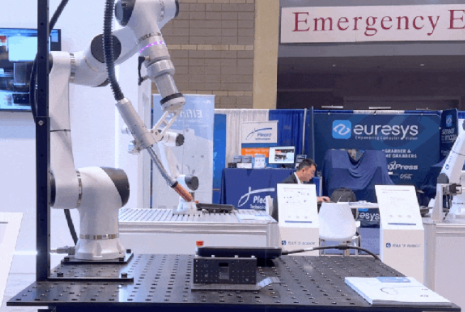 展示焊接、码垛、CNC大族协作机器人亮相美国AUTOMATE2024(图3)