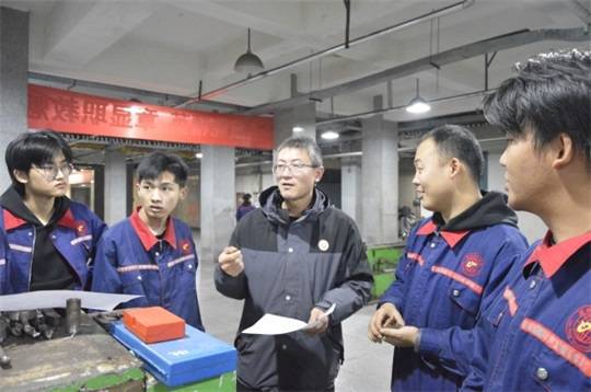 人生就是博：山东蓝翔技师学院举行2024数控专业秋季技能大赛(图2)