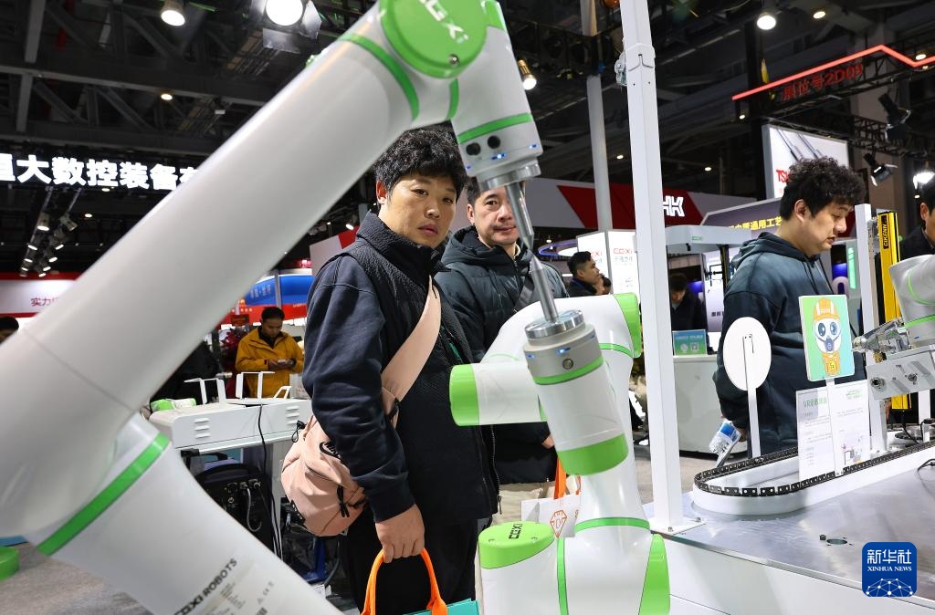 人生就是博：新华全媒＋｜2025上海国际机床展开幕(图4)
