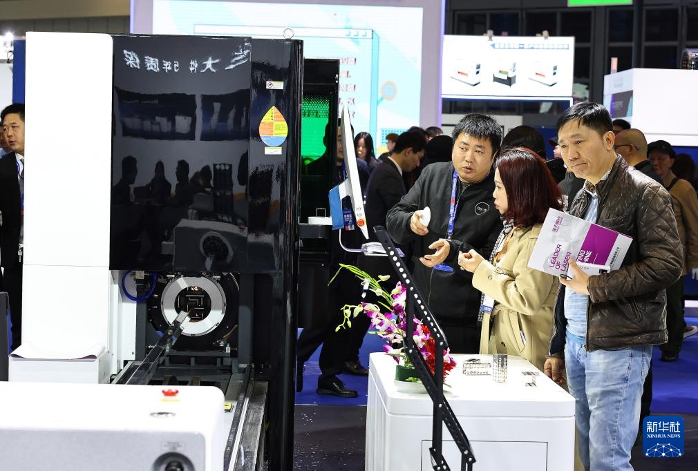 人生就是博：新华全媒＋｜2025上海国际机床展开幕(图5)