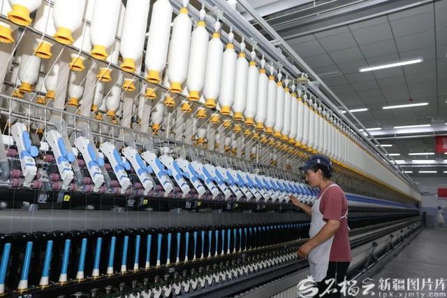 睿信印机拥有8种生产设备年生产能力达40台大型纺织印染设备