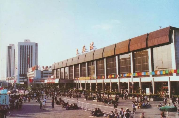 尊龙凯时网站：一个浙江小城为什么跑出了“快递四巨头”？(图7)