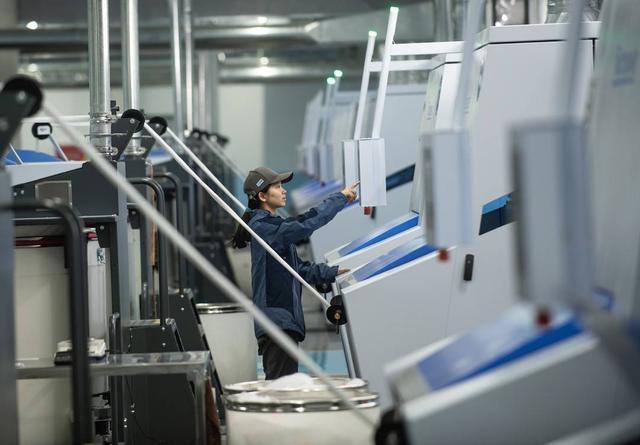 尊龙凯时网站：2026中国服装协会职业工装供应链大会在四川井研举办(图2)